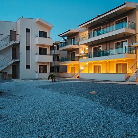 Ofrynio Deluxe Apartments Ofrínion Dış mekan fotoğraf