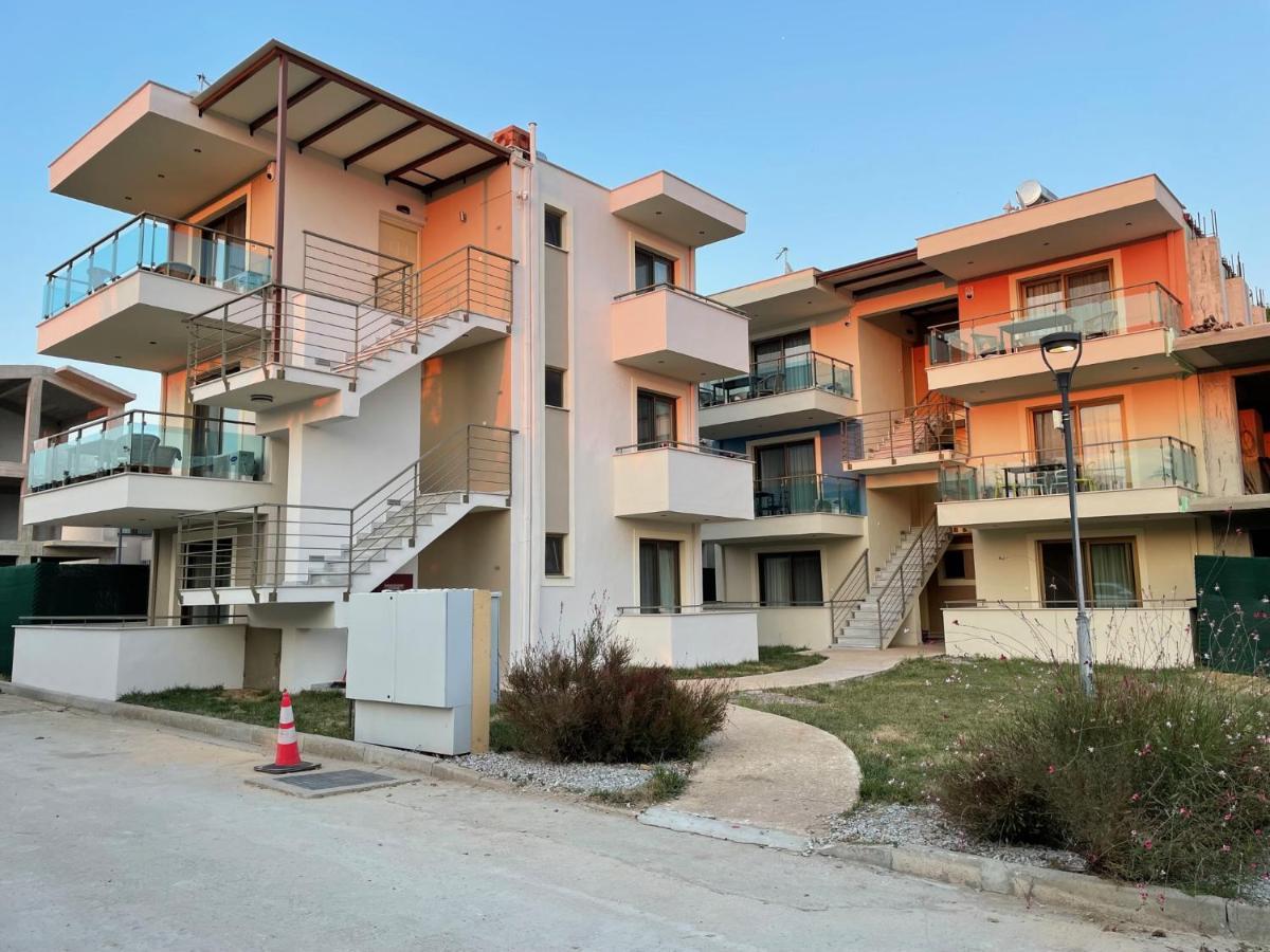 Ofrynio Deluxe Apartments Ofrínion Dış mekan fotoğraf