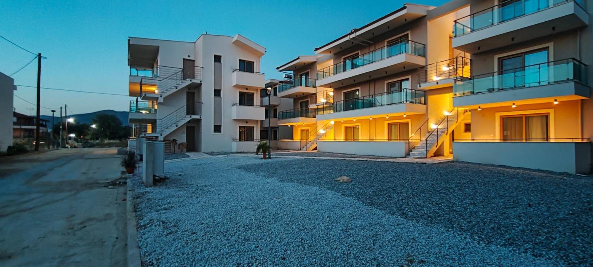 Ofrynio Deluxe Apartments Ofrínion Dış mekan fotoğraf
