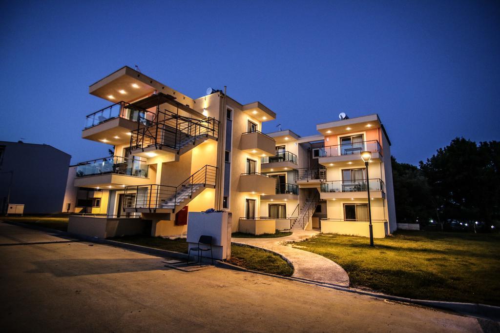 Ofrynio Deluxe Apartments Ofrínion Dış mekan fotoğraf