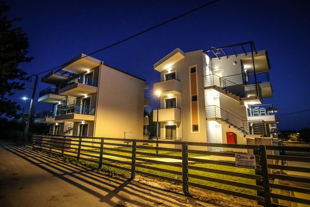 Ofrynio Deluxe Apartments Ofrínion Dış mekan fotoğraf