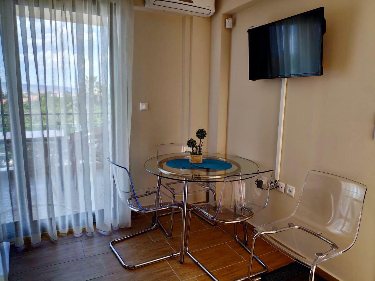 Ofrynio Deluxe Apartments Ofrínion Dış mekan fotoğraf