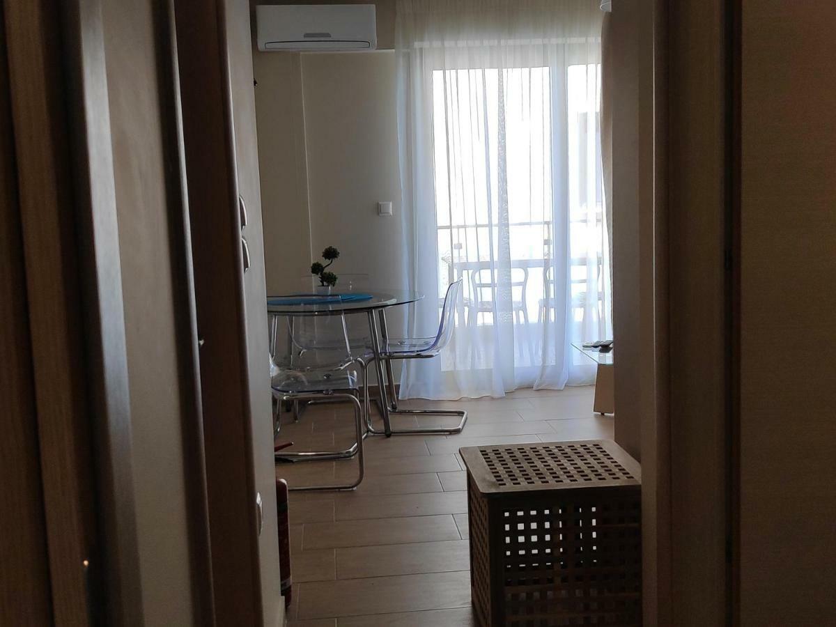 Ofrynio Deluxe Apartments Ofrínion Dış mekan fotoğraf