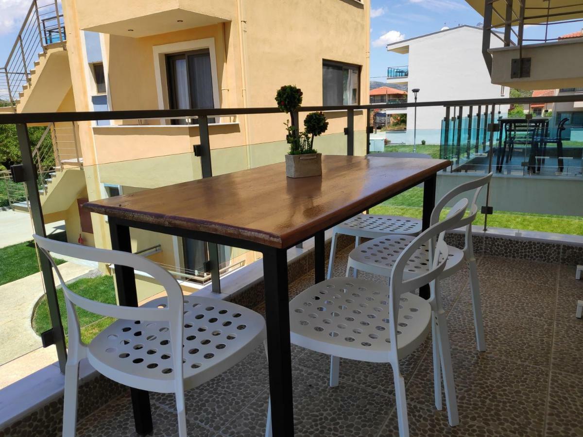 Ofrynio Deluxe Apartments Ofrínion Dış mekan fotoğraf