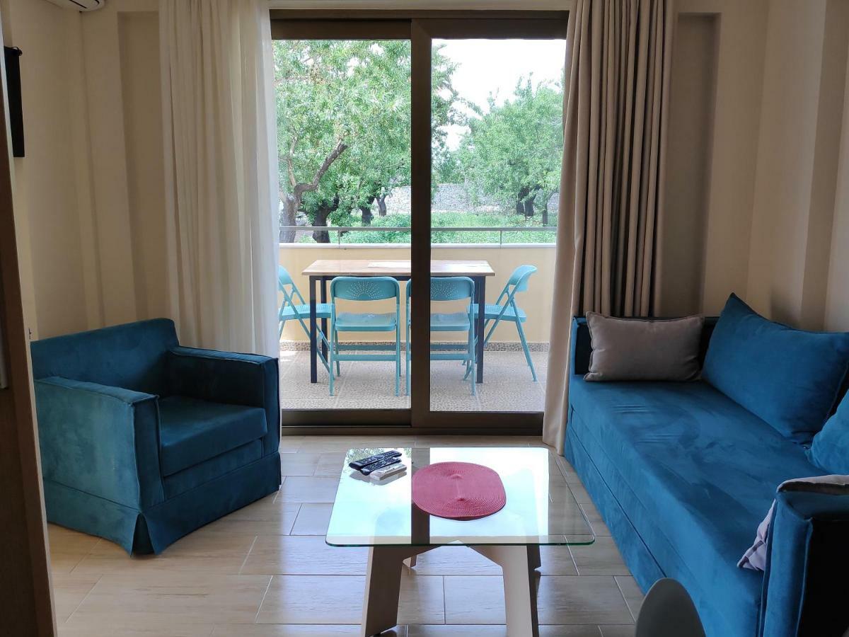 Ofrynio Deluxe Apartments Ofrínion Dış mekan fotoğraf